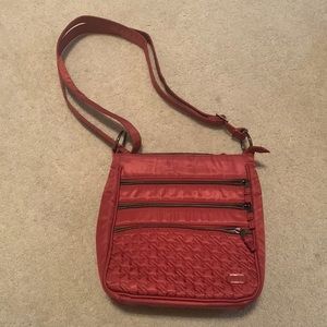 Lug crossbody purse